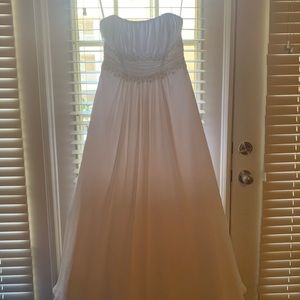 ••• SIZE 14 WEDDING DRESS •••